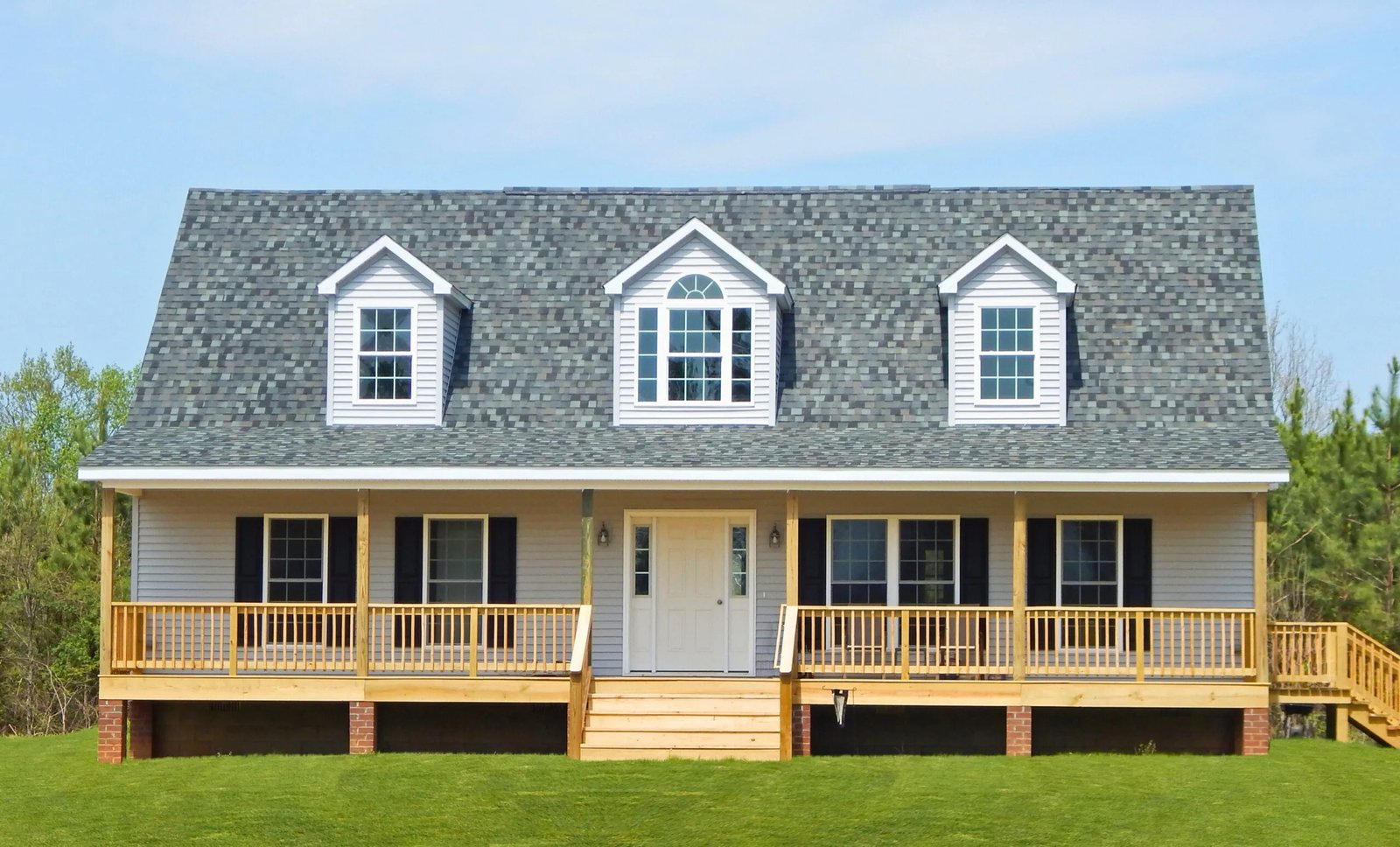 5 (3) Modern 4-Bedroom Modular Home - Image 1